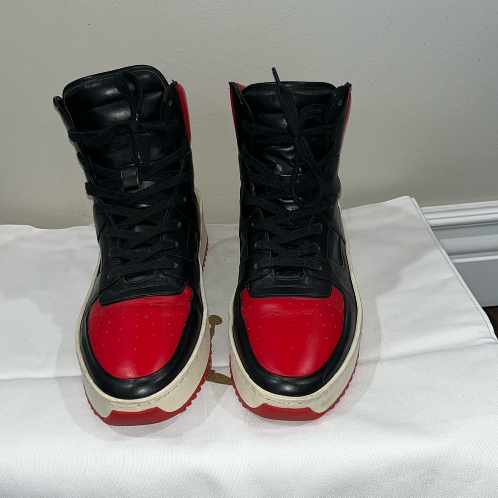 Fear of god basketball sneaker. Color black and varsity red.